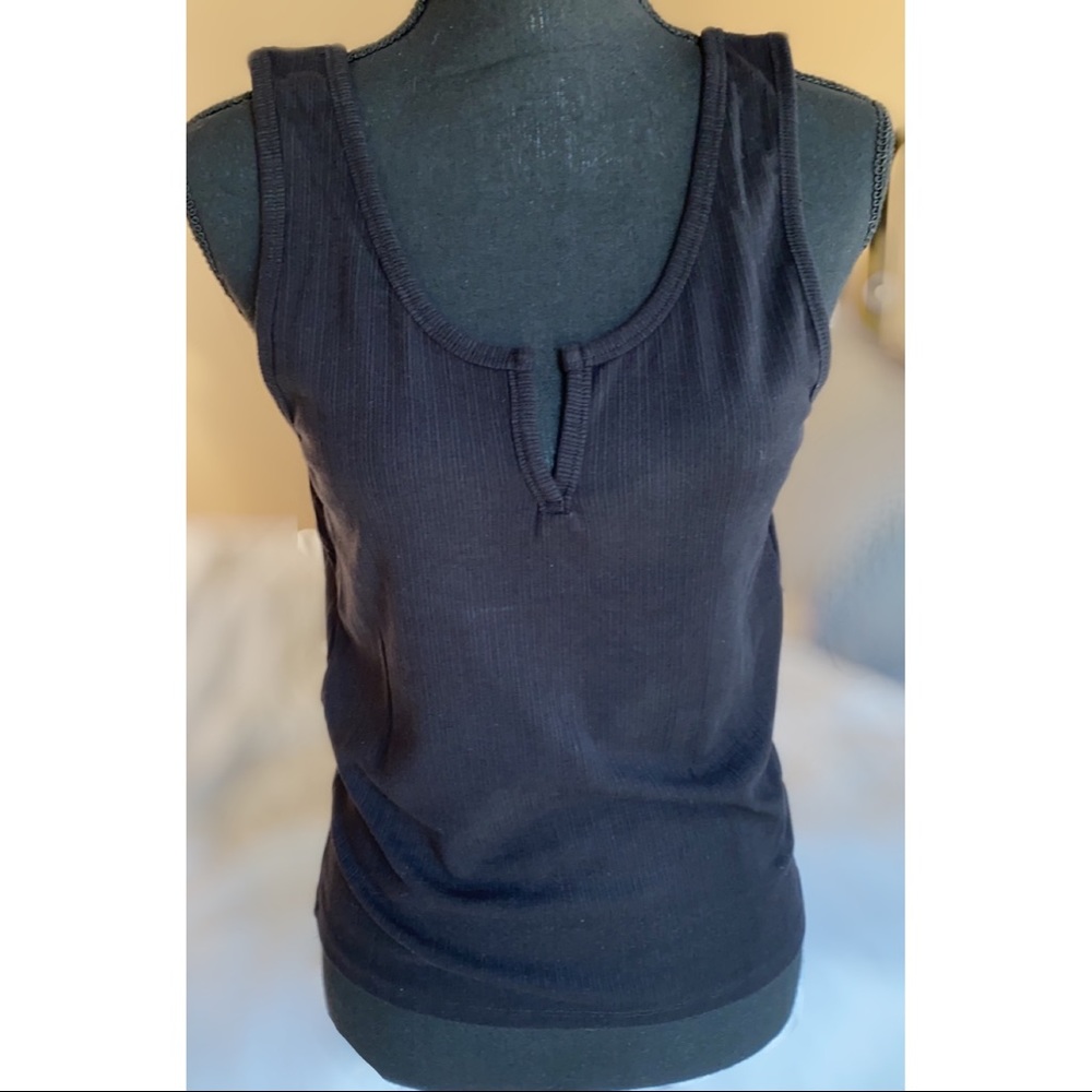V Cut Tank -black